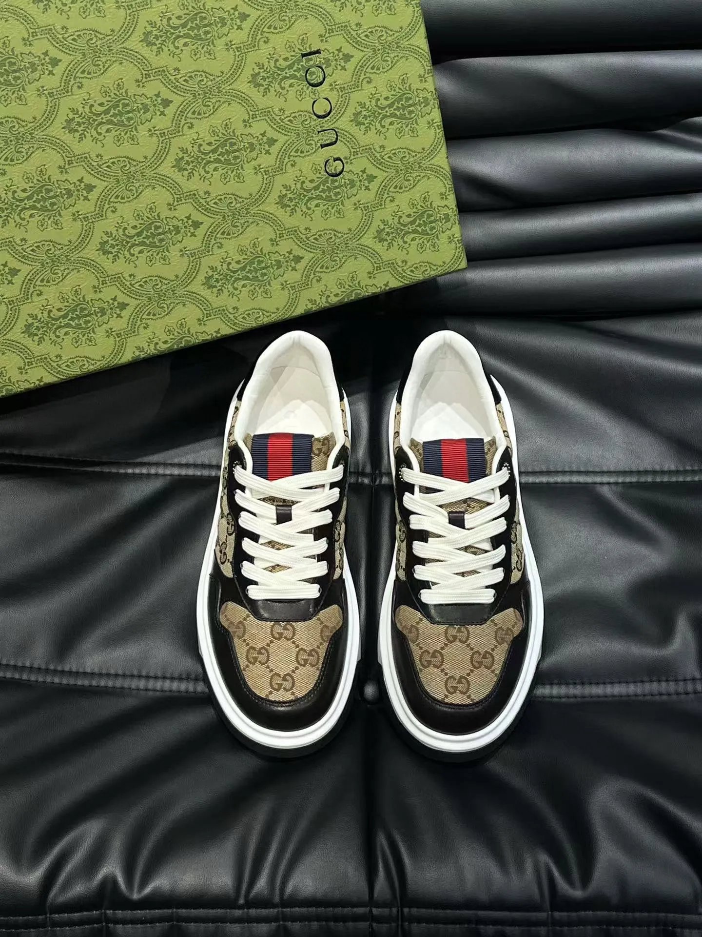 Factory price: 460💰Gucci new men's shoes GUCCI [Lightning] latest shoes are shipped. Original quality, fashionable, special materials, sheepskin lining, new packaging. The foot feels super comfortable and the workmanship is impeccable. Size: 38-44, customized 45